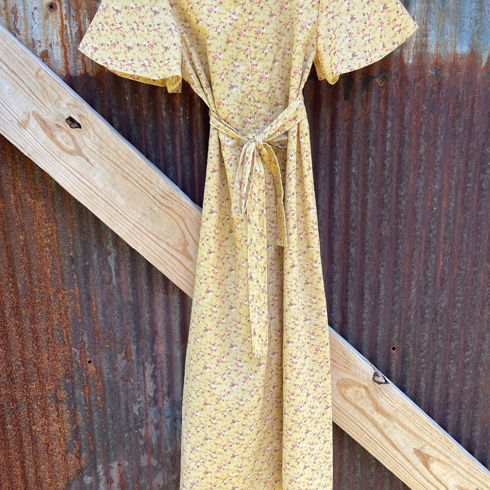 Yellow Floral Handmade Antique Rework - Picture 5 of 5